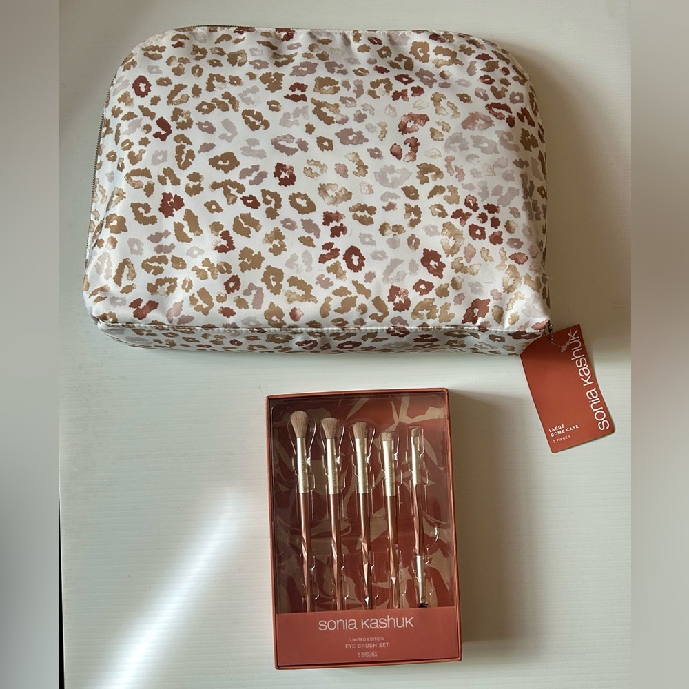 Sonia Kashuk Cosmetic Bags & Eye Brush Set
(250) - Picture 2 of 7